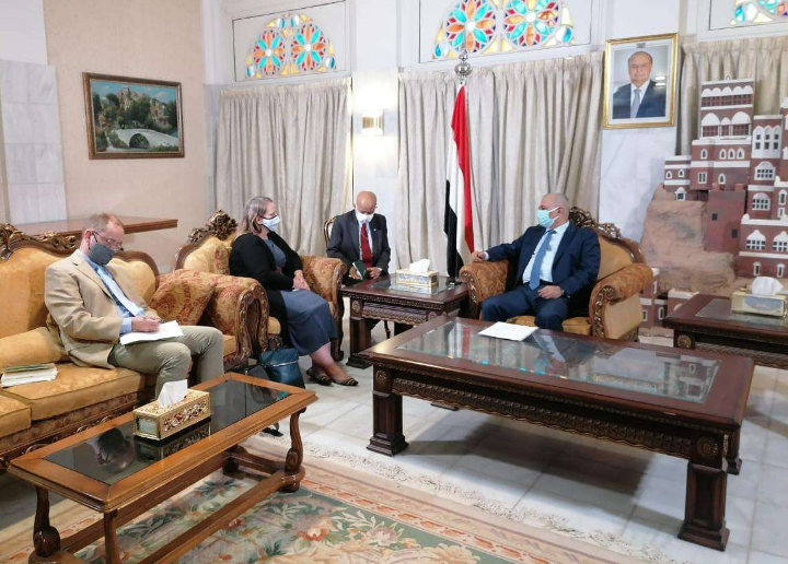 وزير المياه يناقش مع القائم بأعمال السفير الأمريكي مستجدات وضع خزان صافر النفطي 1 وزير المياه يناقش مع القائم بأعمال السفير الأمريكي مستجدات وضع خزان صافر النفطي