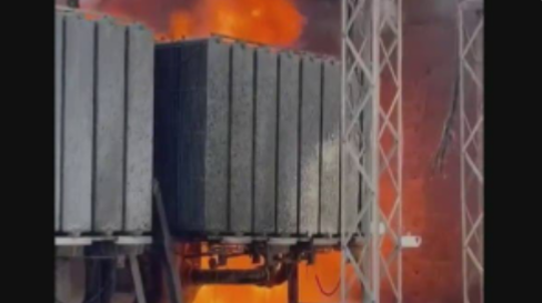 حريق هائل في احدى محطات كهرباء ميناء بندر عباس جنوب إيران 1 حريق هائل في احدى محطات كهرباء ميناء بندر عباس جنوب إيران