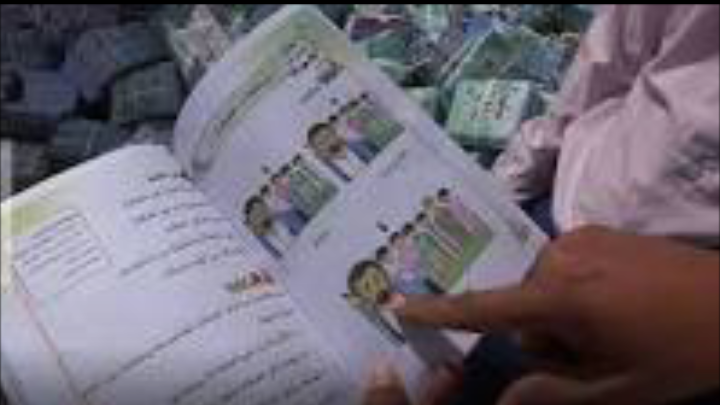 مليشيا الحوثي تفرض على الطلاب شراء مناهجها المحرفة