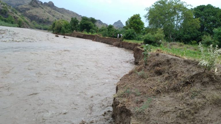 سيول تجرف الأراضي الزراعية في المسيمير بلحج