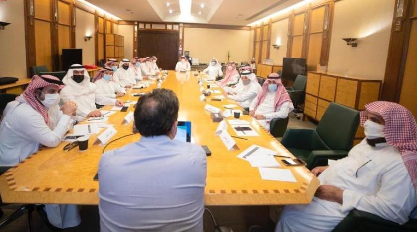 اتحاد القدم السعودي يناقش مع رؤساء الأندية بنود الاحتراف