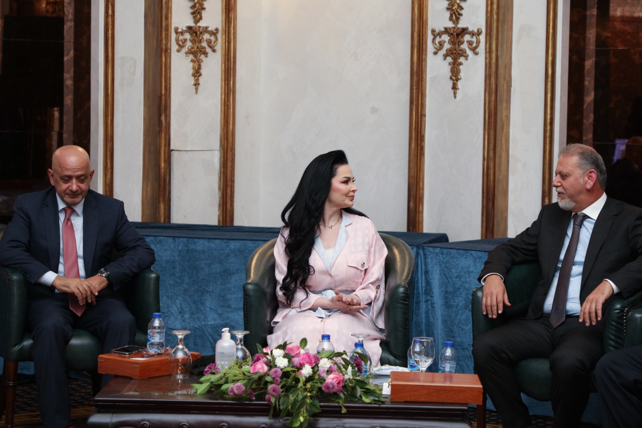 النجمة الأردنية ديانا كرزون تدشن منتجيها للجمال بالحب والعواطف