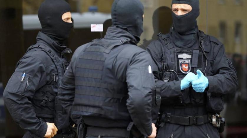 ألمانيا: رجل يعطي للأطفال مخدرات بدلاً من الحلوى في «الهالوين» 1 ألمانيا: رجل يعطي للأطفال مخدرات بدلاً من الحلوى في «الهالوين»