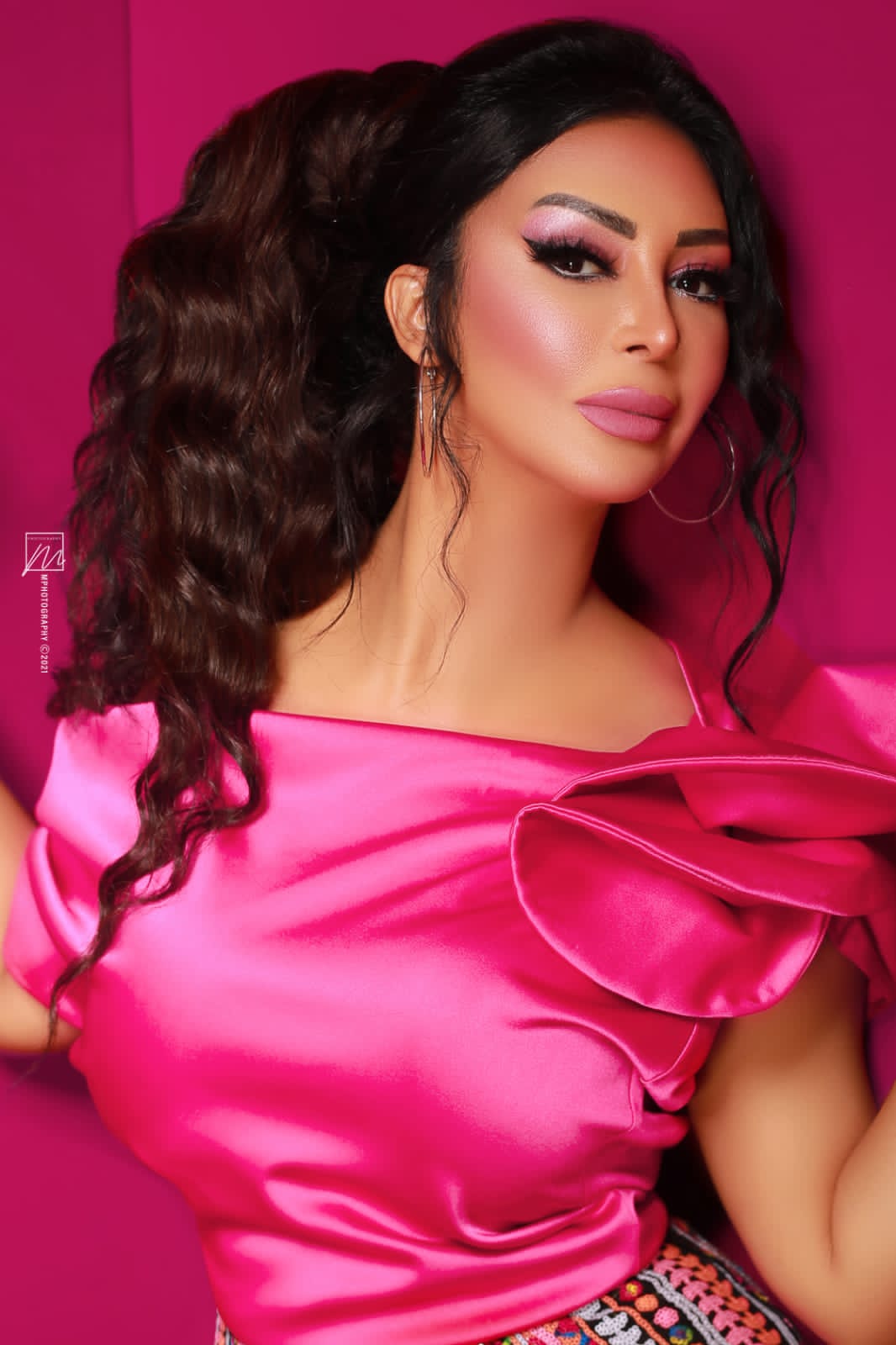 المطربة شاهيناز تظهر في مشهد من الحلقة الرابعة مسلسل لحكاية "حكايتى مع الزمان"