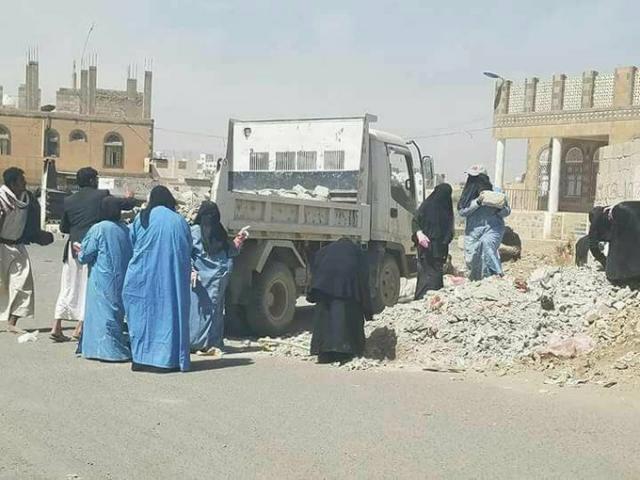 مليشيا الحوثي الإرهابية تفرض أعمال ساقة بحق سجينات يمنيات