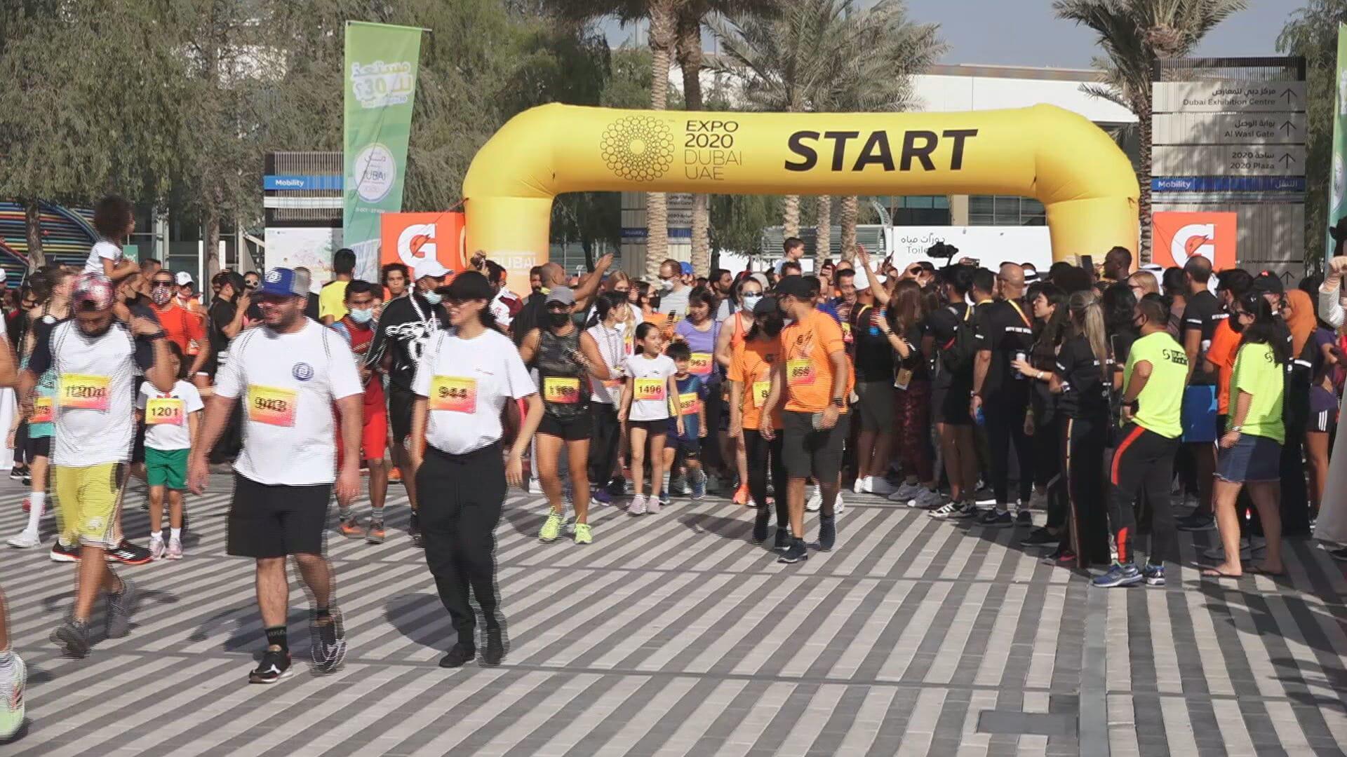 عدَّاؤون عالميون يقودون 10,000 زائر في "الركض في إكسبو"