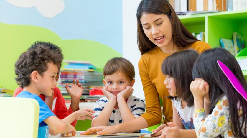لماذا تغادر كثير من النساء سوق العمل مؤخراً ولا تعود؟