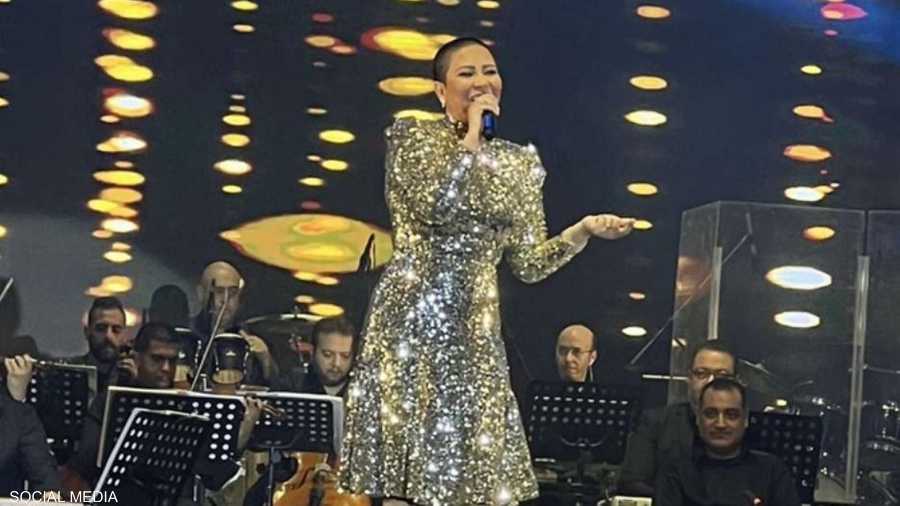 الفنانة المصرية شيرين عبد الوهاب تكشف سبب حلاقة شعرها بالكامل