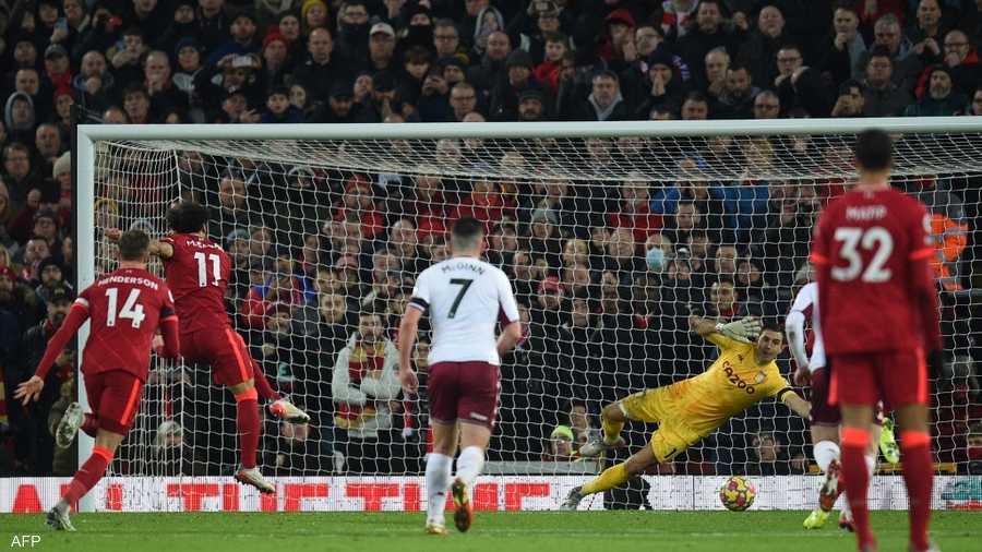 كيف نجح محمد صلاح بالتعامل مع اختصاصي "تشويش" المهاجمين؟