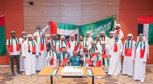جماهير منتخب الإمارات تحتفي باليوبيل الذهبي للدولة