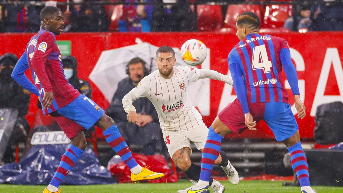 برشلونة يتعادل مع ‎إشبيلية ويصعد للمركز السابع بالدوري الإسباني