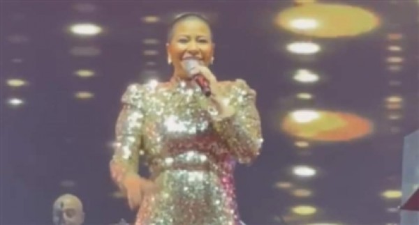 ما حقيقة ظهور الفنانة المصرية شيرين عبد الوهاب حليقة الرأس بالكامل