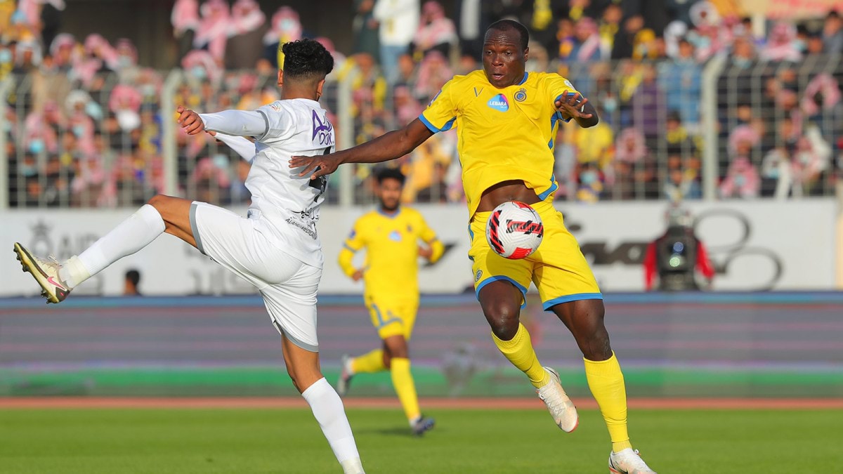 فريق النصر يسقط أمام الطائي في اللحظات الأخيرة من الدوري السعودي