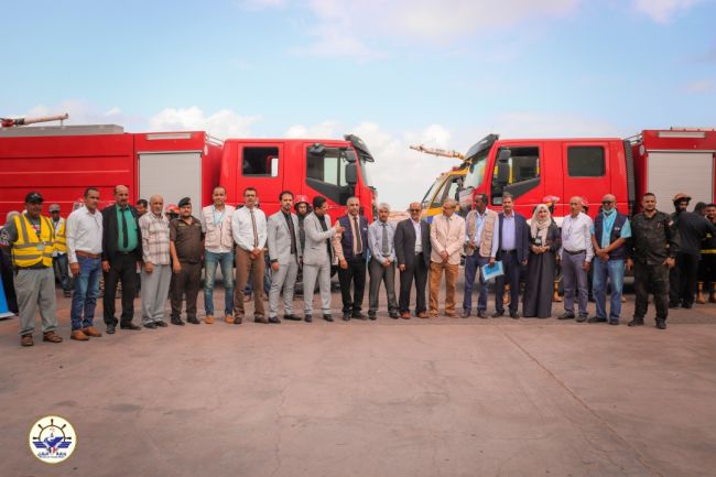 مطار عدن الدولي يتسلم عربتي إطفاء المقدمة من برنامج الأغذية العالمي