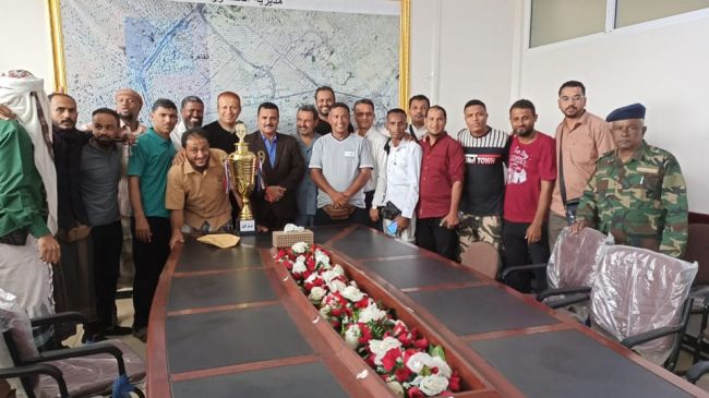 "الداؤوي" يكرم منتخب المنصورة المشارك في دوري أوفياء نادي التلال
