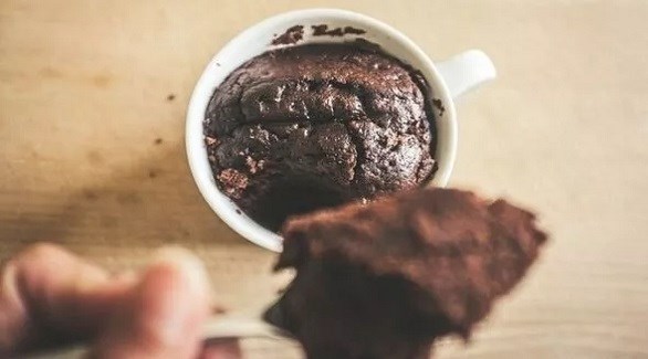 كيفية صنع كعكة الشوكولاتة في 7 دقائق
