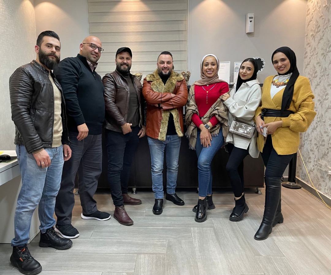 أبو سنينة ما بعد الذهب رحلات سياحية وهدايا قيمه لموظفيه