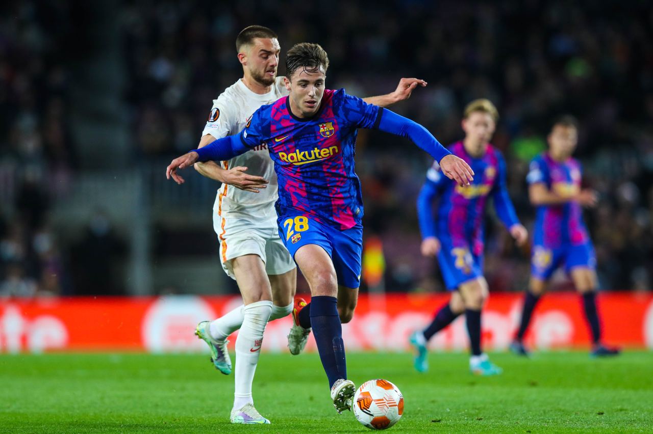 برشلونة يسقط في فخ التعادل السلبي مع غالطة سراي