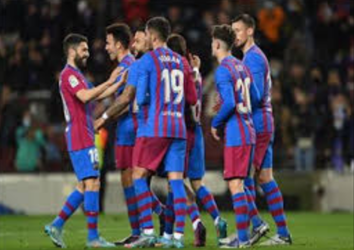 برشلونة يجدد عقد مدافعه رونالد أراوخو حتى عام 2026