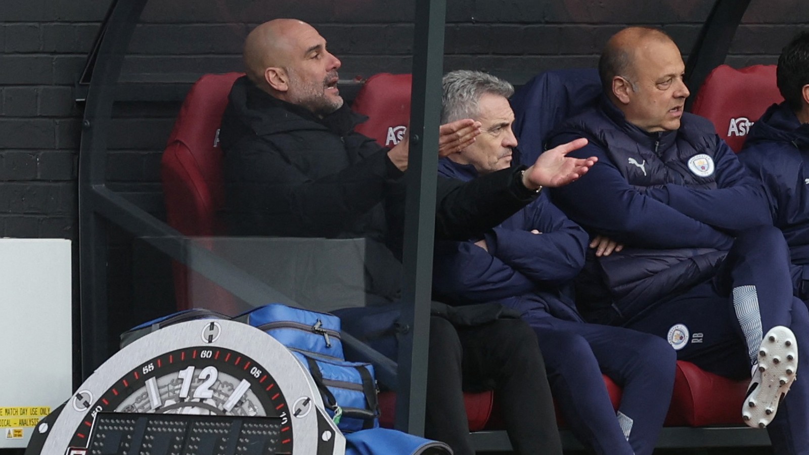 لماذا يفرط غوارديولا بالتفكير ويخرج بـ"خطط ساذجة" في دوري أبطال أوروبا؟