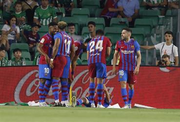برشلونة يهزم ريال بيتيس بثنائية في الدوري الإسباني