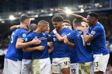 إيفرتون يهزم كريستال بالاس بثلاثية في الدوري الإنجليزي
