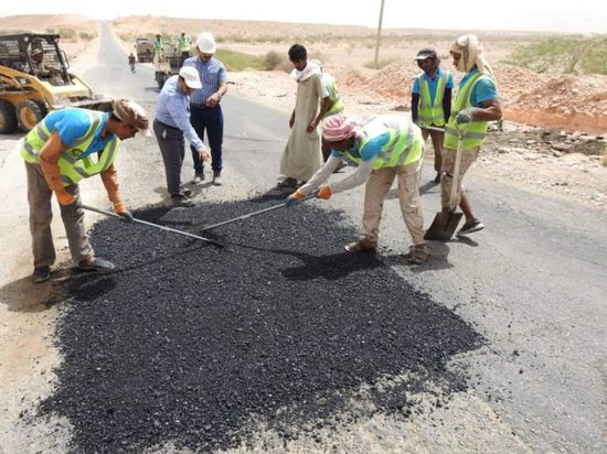 بتوجيهات محافظ شبوة .. بدء صيانة خط عتق – العبر الدولي