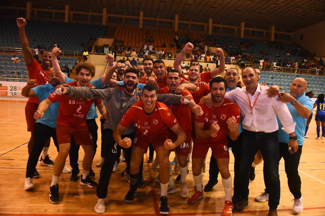 الأهلي يقلب الطاولة على ‎الزمالك ويتوج بلقب ‎السوبر الأفريقي لكرة اليد