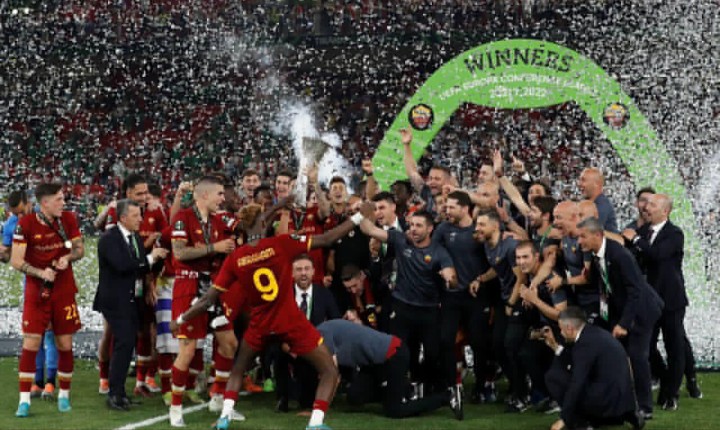روما يتوّج بلقب النسخة الأولى من "دوري المؤتمر" على حساب فينورد
