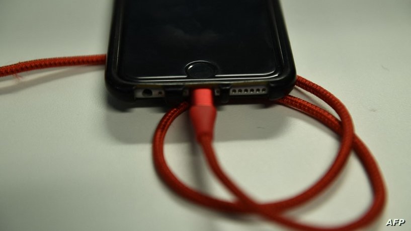 أبل تختبر هاتف آيفون بشاحن USB-C