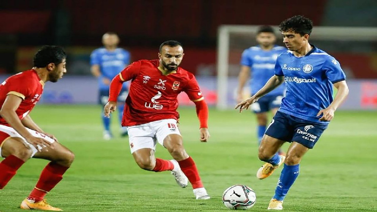 الأهلي يسقط بثلاثية أمام سموحة بالدوري المصري