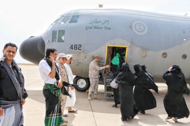 التحالف يسير رحلة جوية لنقل الحجاج من سقطرى الى السعودية