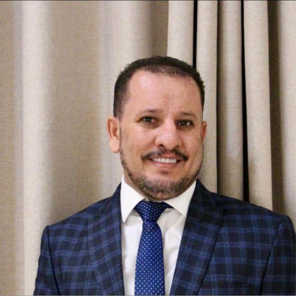 بعد الإساءة للمهنة.. نقابة الصحفيين اليمنيين تجمد عضوية انيس منصور