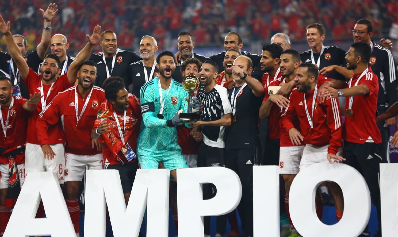 الأهلي يتوج بلقب كأس السوبر المصري بعد فوزه على الزمالك