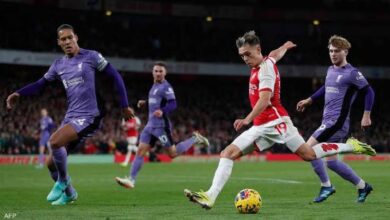 آرسنال يفوز على ليفربول بثلاثية في الدوري الإنجليزي