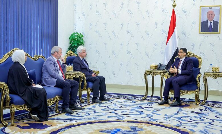 بحث خطط التدخل السريع ودعم قطاعات التعليم والصحة خلال لقاء بن مبارك مع وفد اليونيسف