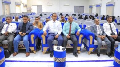 كلية البنات بجامعة سيئون تناقش دمج الذكاء الاصطناعي في التربية العملية لتعزيز الكفاءة المهنية