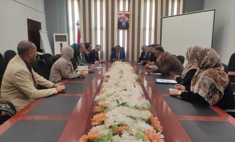 وزير العدل يبحث في عدن تعزيز التعاون الدولي في الطب الشرعي وتطوير المنظومة القضائية
