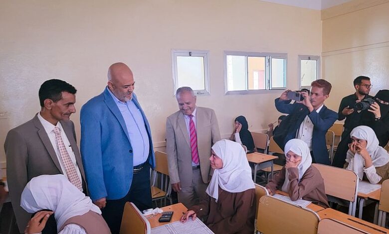 محافظ تعز يتفقد سير امتحانات الثانوية العامة ويشدد على مكافحة الغش