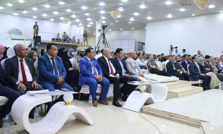 محافظ تعز: الشباب هم صناع الحاضر ورواد المستقبل ومواجهة المليشيا مسؤوليتهم الوطنية