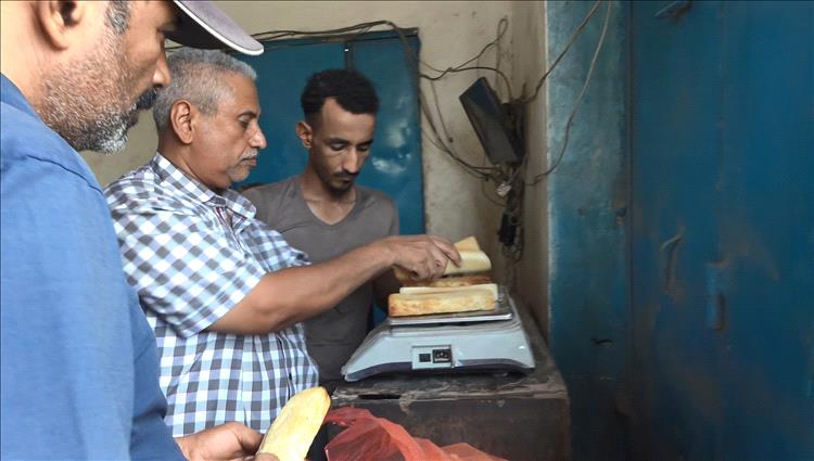 عدن.. حملة رقابية مكثفة لضبط الأسواق والمخابز وحماية المستهلكين 1 عدن.. حملة رقابية مكثفة لضبط الأسواق والمخابز وحماية المستهلكين