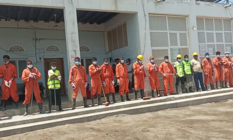 مدير عام الخوخة يهنئ العاملين بمناسبة عيد العمال