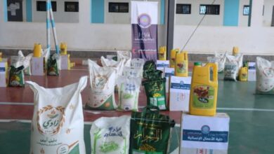 الحديدة.. الخلية الإنسانية تقدم دفعة مساعدات جديدة لمعلمي الخوخة