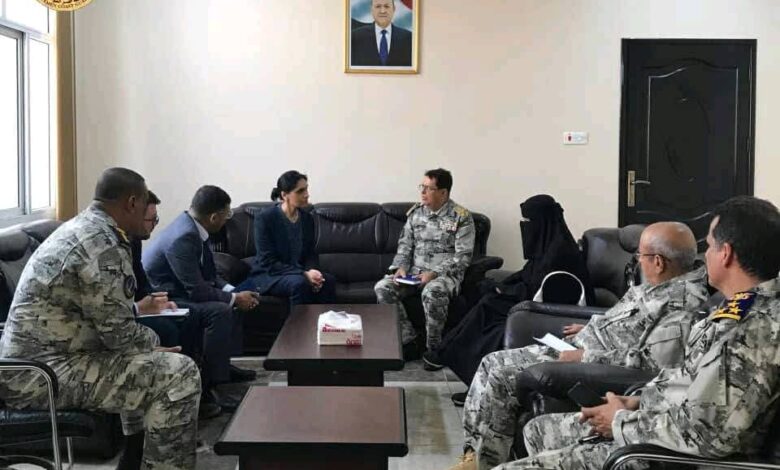 خفر السواحل تبحث مع السفيرة البريطانية آفاق التعاون الأمني والبحري في عدن 1 خفر السواحل تبحث مع السفيرة البريطانية آفاق التعاون الأمني والبحري في عدن