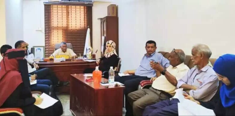 "إعلام عدن" يقر إنشاء ملتقى لخريجي الكلية ويستعرض استعداداته لامتحانات نهاية العام