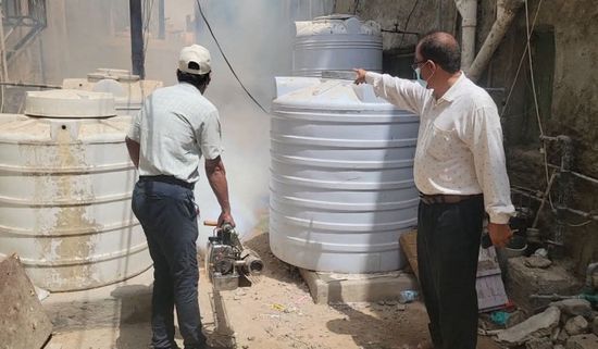 صحة البيئة تواصل حملات الرش الضبابي والرذاذي في مديرية المنصورة بعدن 1 صحة البيئة تواصل حملات الرش الضبابي والرذاذي في مديرية المنصورة بعدن