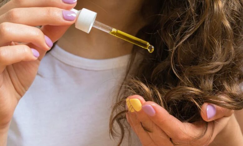 في مواجهة شمس الصيف.. 7 زيوت طبيعية تمنح شعرك العناية المثالية 1 في مواجهة شمس الصيف.. 7 زيوت طبيعية تمنح شعرك العناية المثالية