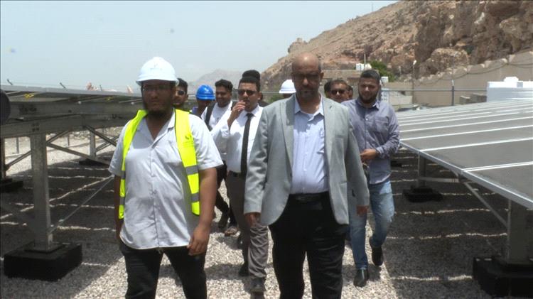 تدشين مشروع للطاقة الشمسية بمركز الإنزال السمكي في المكلا 1 تدشين مشروع للطاقة الشمسية بمركز الإنزال السمكي في المكلا