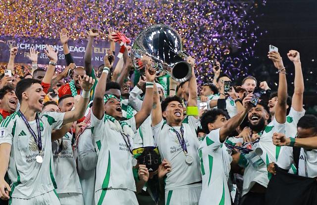 الأهلي يتوج بلقب دوري أبطال آسيا للمرة الأولى في تاريخه