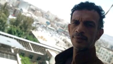 من أجل إنقاذ أسرته.. مواطن تهامي يعرض منزله في الحديدة للبيع بأي ثمن